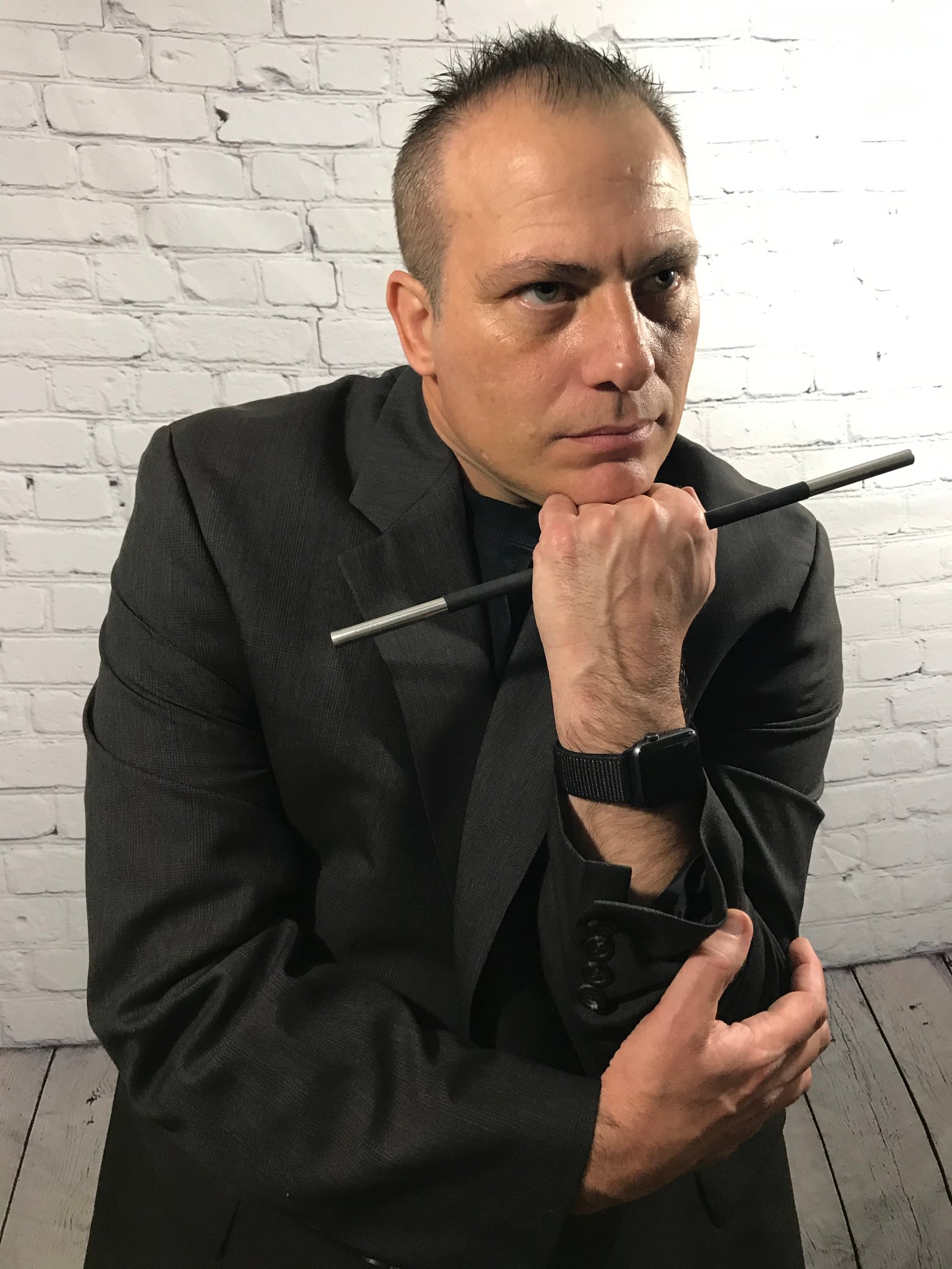 Mo Magic performing